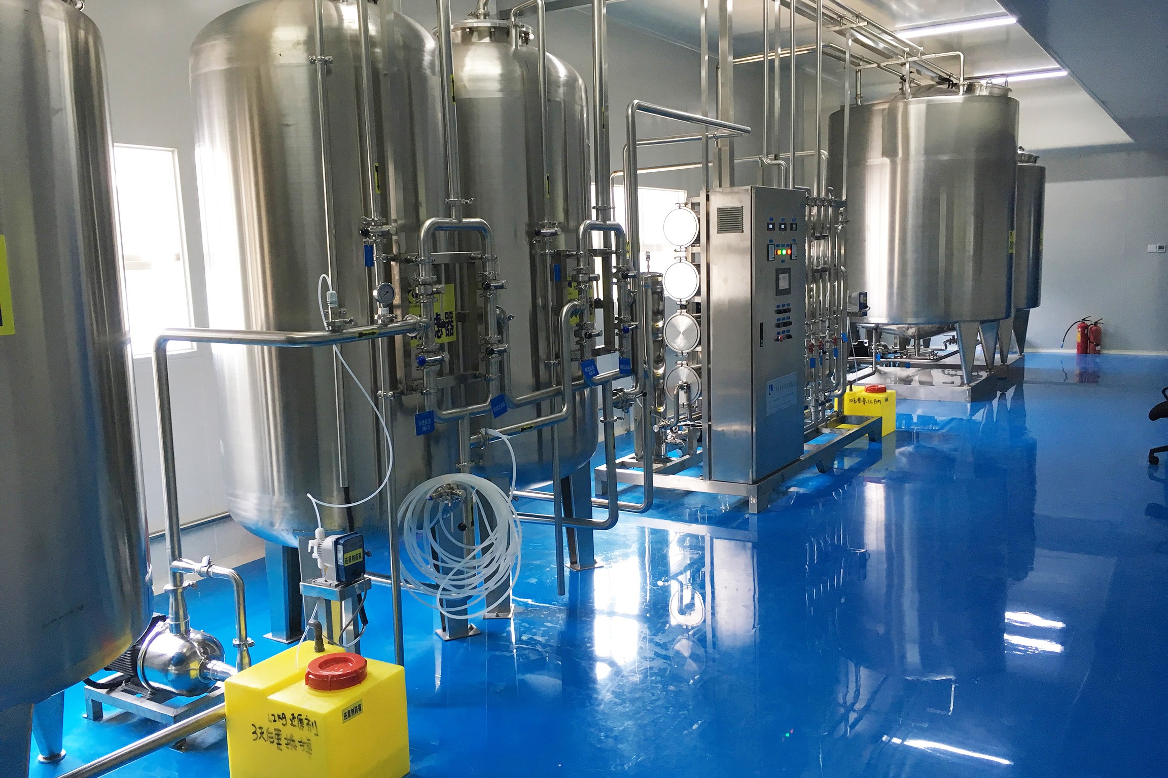 纯化水设备在制药行业中扮演着至关重要的角色